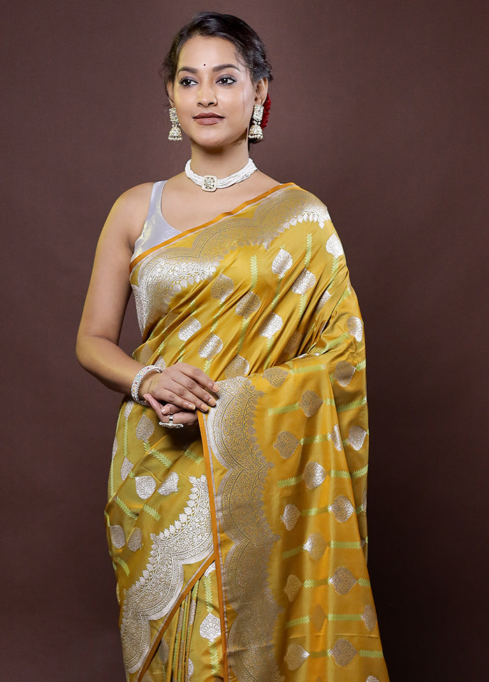 Green Uppada Silk Saree With Blouse Piece