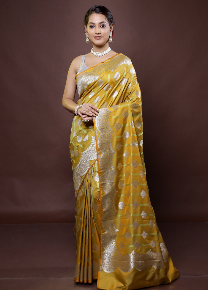 Green Uppada Silk Saree With Blouse Piece