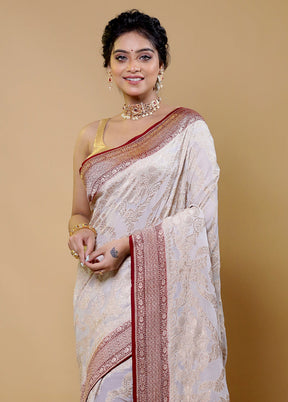 White Handloom Pure Georgette Saree With Blouse Piece