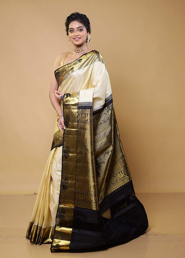 Cream Handloom Kanchipuram Pure Silk Saree With Blouse Piece