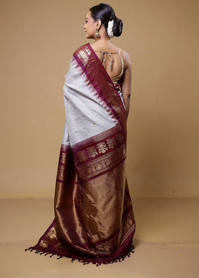 Grey Gadwal Pure Silk Saree Without Blouse Piece