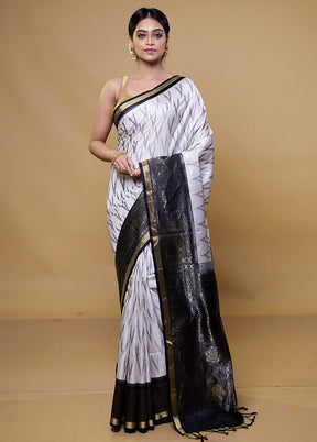 White Handloom Kanchipuram Pure Silk Saree With Blouse Piece