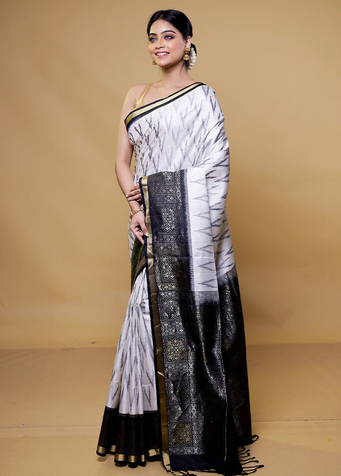 White Handloom Kanchipuram Pure Silk Saree With Blouse Piece