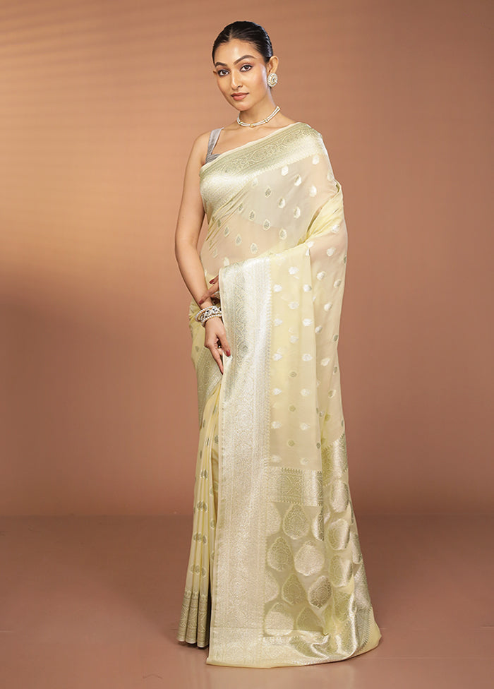 Cream Georgette Saree With Blouse Piece