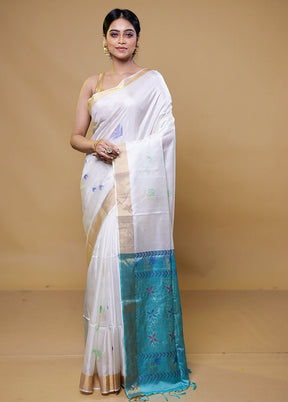 White Handloom Kanjivaram Pure Silk Saree With Blouse Piece