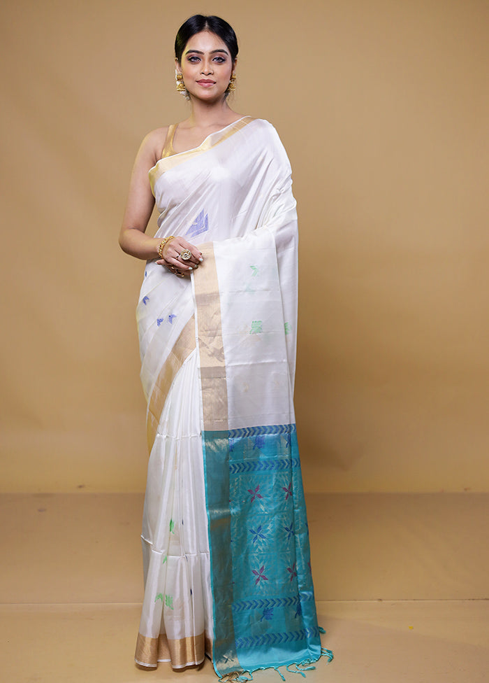 White Handloom Kanjivaram Pure Silk Saree With Blouse Piece