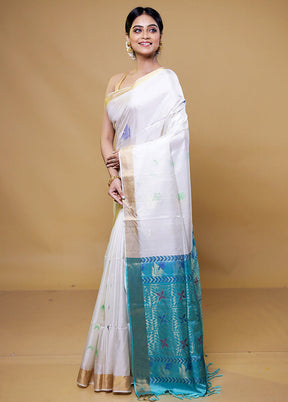 White Handloom Kanjivaram Pure Silk Saree With Blouse Piece