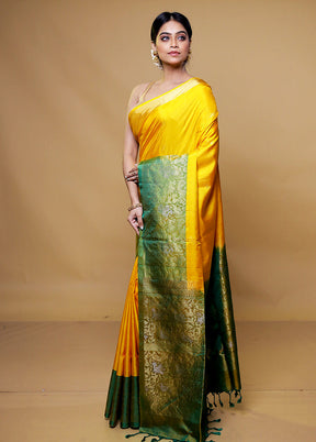 Yellow Handloom Kanchipuram Pure Silk Saree With Blouse Piece