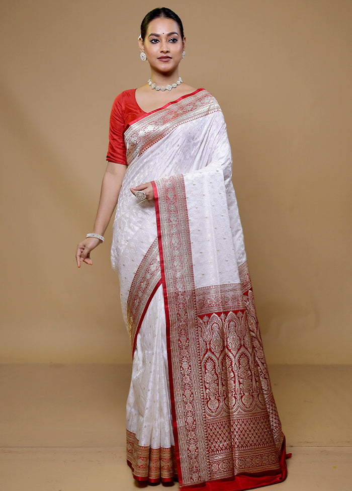 White Handloom Tanchoi Pure Silk Saree With Blouse Piece