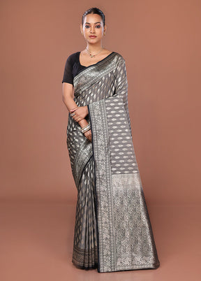 Grey Uppada Silk Saree With Blouse Piece