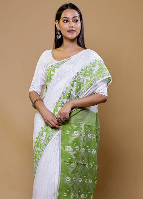 White Tant Jamdani Saree Without Blouse Piece