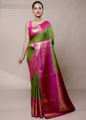 Green Gadwal Silk Saree Without Blouse Piece