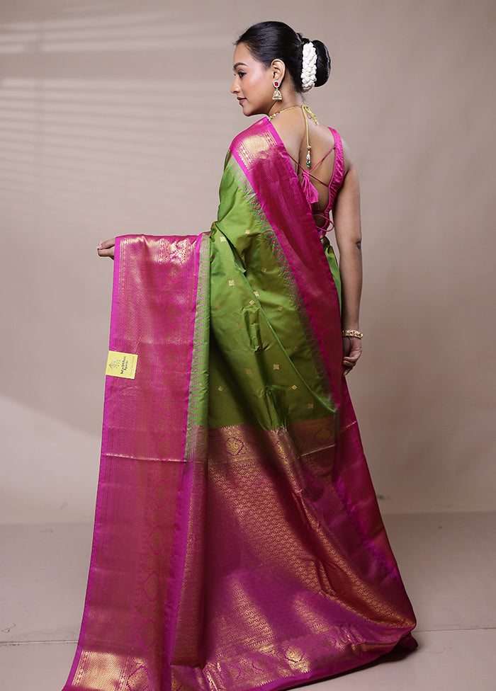 Green Gadwal Silk Saree Without Blouse Piece