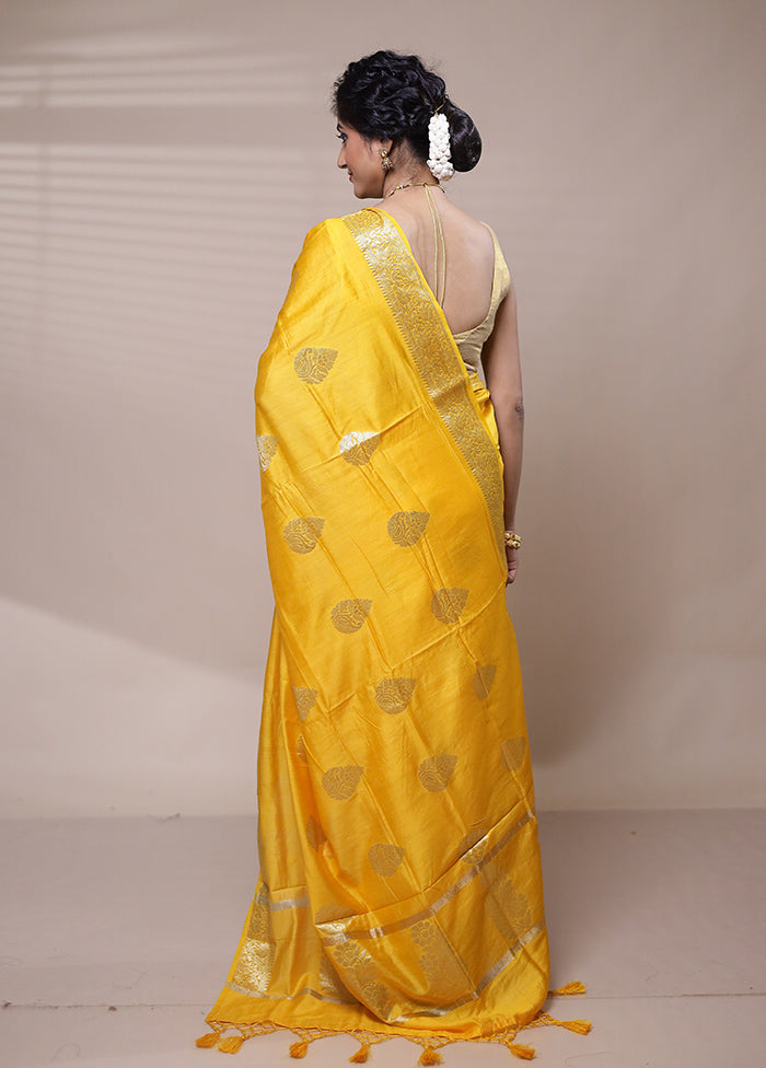 Yellow Cotton Saree With Blouse Piece