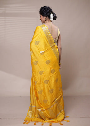 Yellow Cotton Saree With Blouse Piece