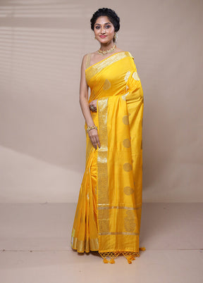 Yellow Cotton Saree With Blouse Piece