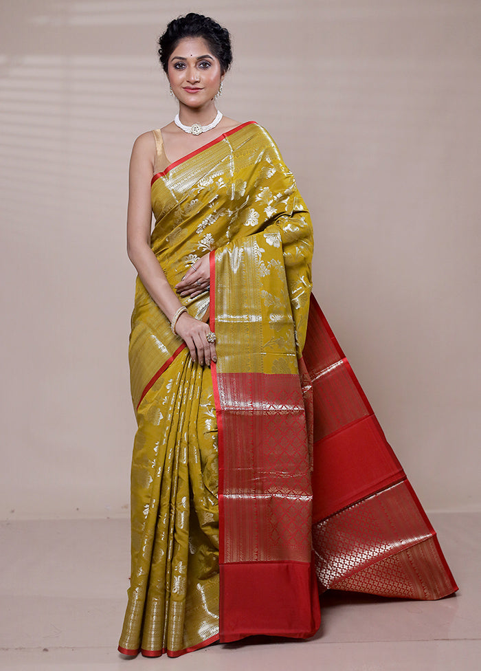 Green Dupion Silk Saree With Blouse Piece