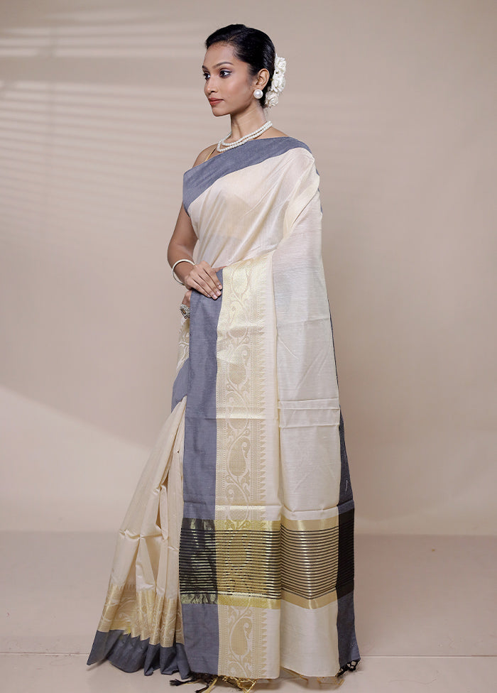 Cream Cotton Saree With Blouse Piece