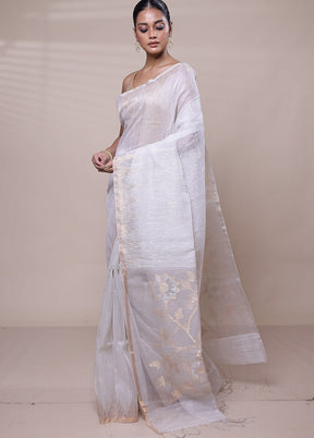 White Handloom Matka Pure Silk Saree With Blouse Piece