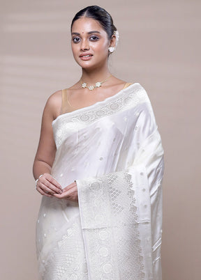 White Handloom Pure Georgette Saree With Blouse Piece