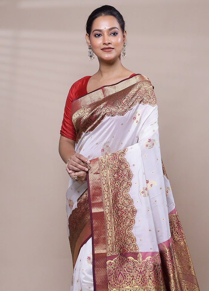 White Handloom Kanchipuram Pure Silk Saree With Blouse Piece