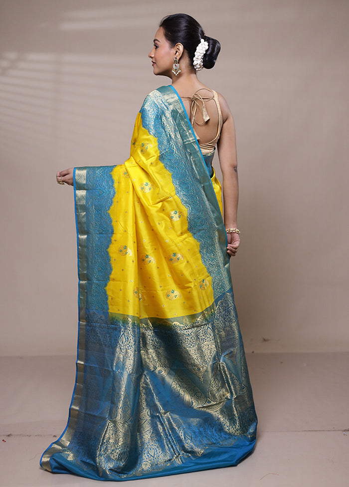 Yellow Handloom Kanchipuram Pure Silk Saree With Blouse Piece