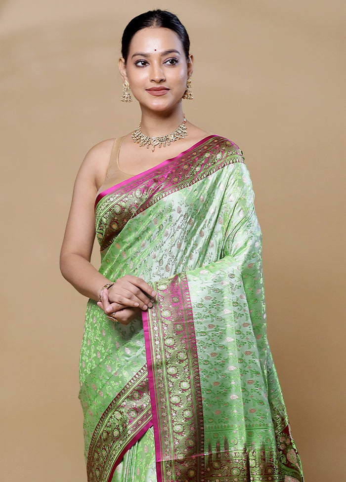 Green Tanchoi Silk Saree With Blouse Piece