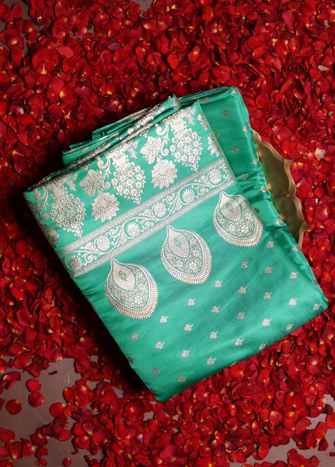 Green Handloom Banarasi Pure Silk Saree With Blouse Piece