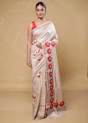 Cream Handloom Kantha Stitch Pure Silk Saree With Blouse Piece