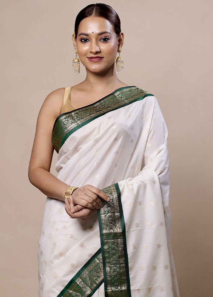 White Kanjivaram Silk Saree With Blouse Piece