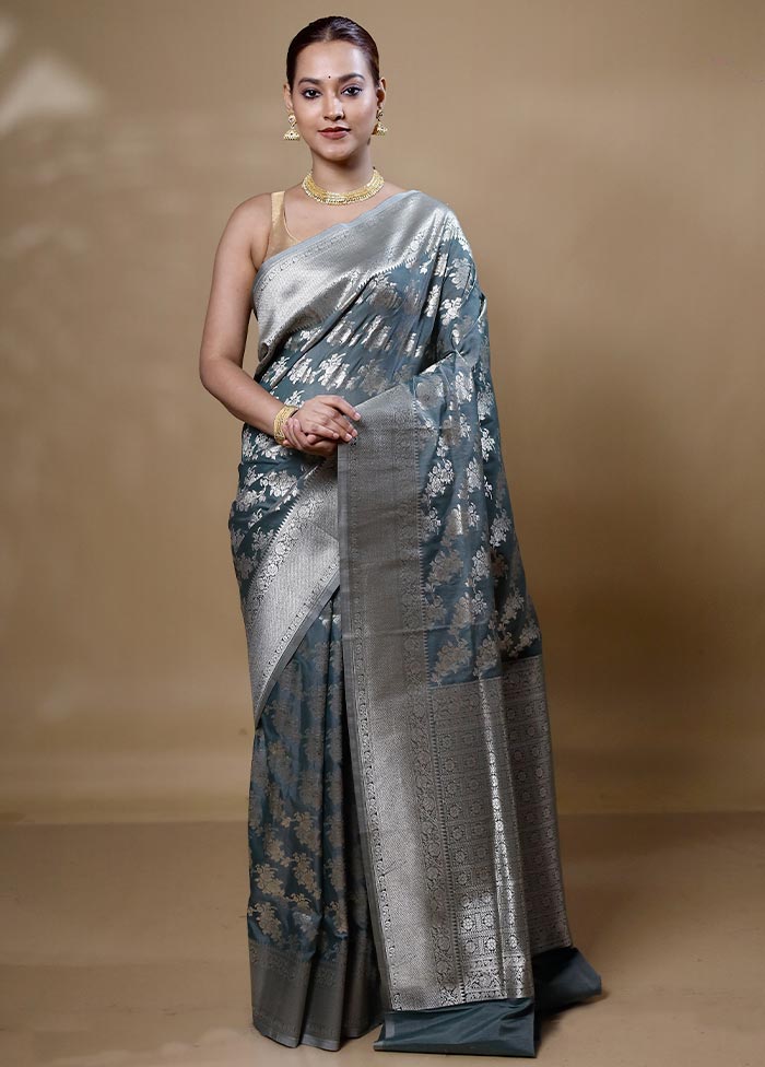 Grey Uppada Silk Saree With Blouse Piece