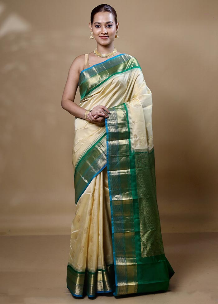 White Handloom Kanchipuram Pure Silk Saree With Blouse Piece