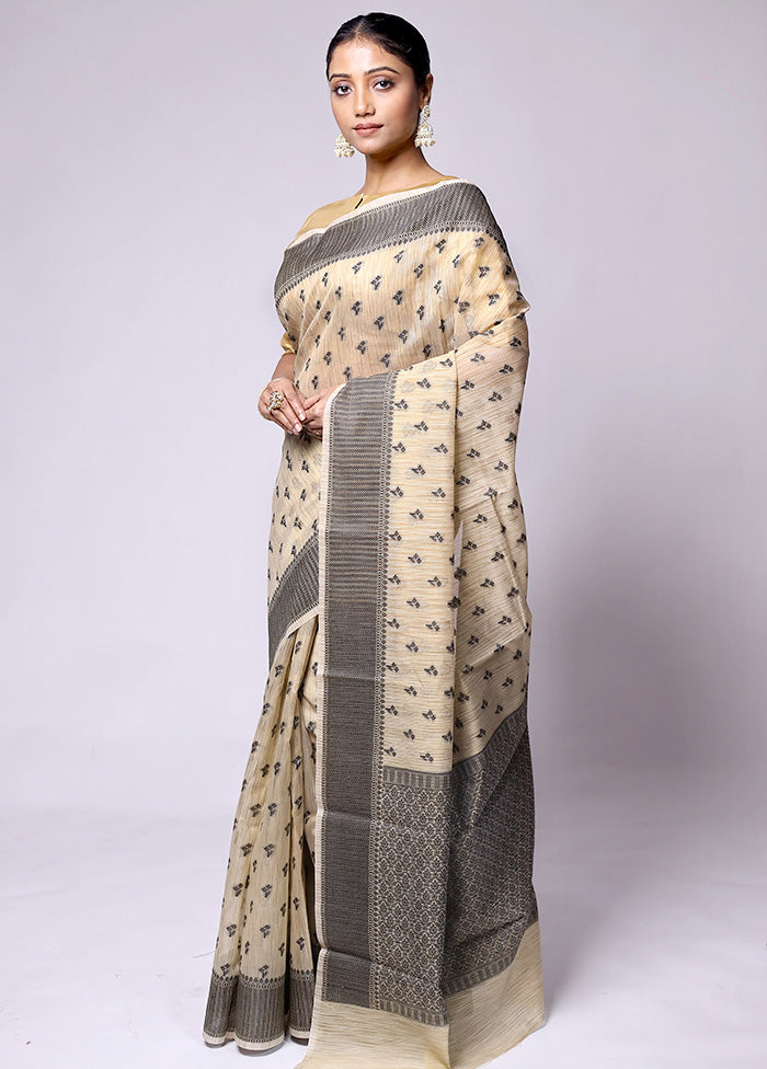 Cream Cotton Saree With Blouse Piece