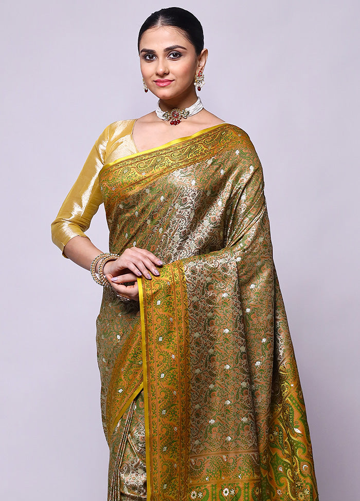 Mehendi Tanchoi Silk Saree With Blouse Piece