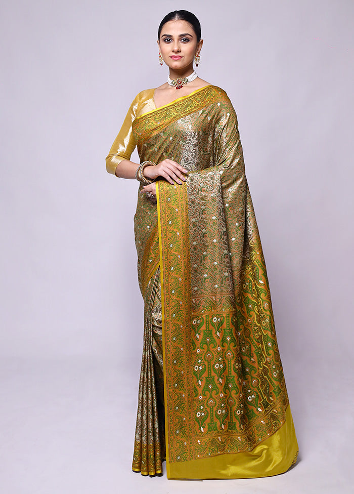 Mehendi Tanchoi Silk Saree With Blouse Piece