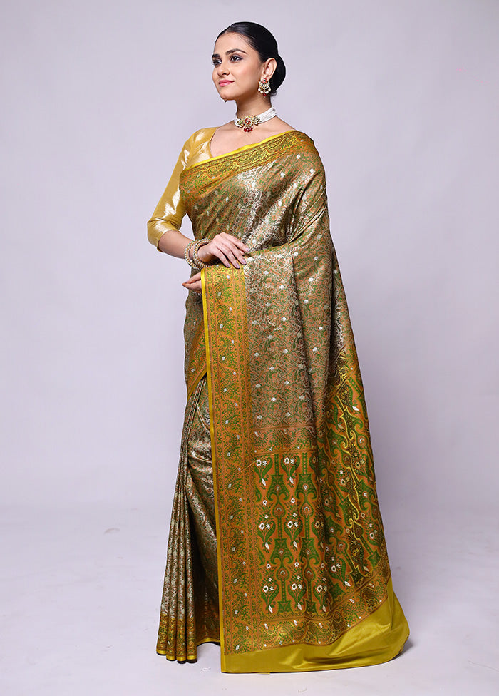 Mehendi Tanchoi Silk Saree With Blouse Piece