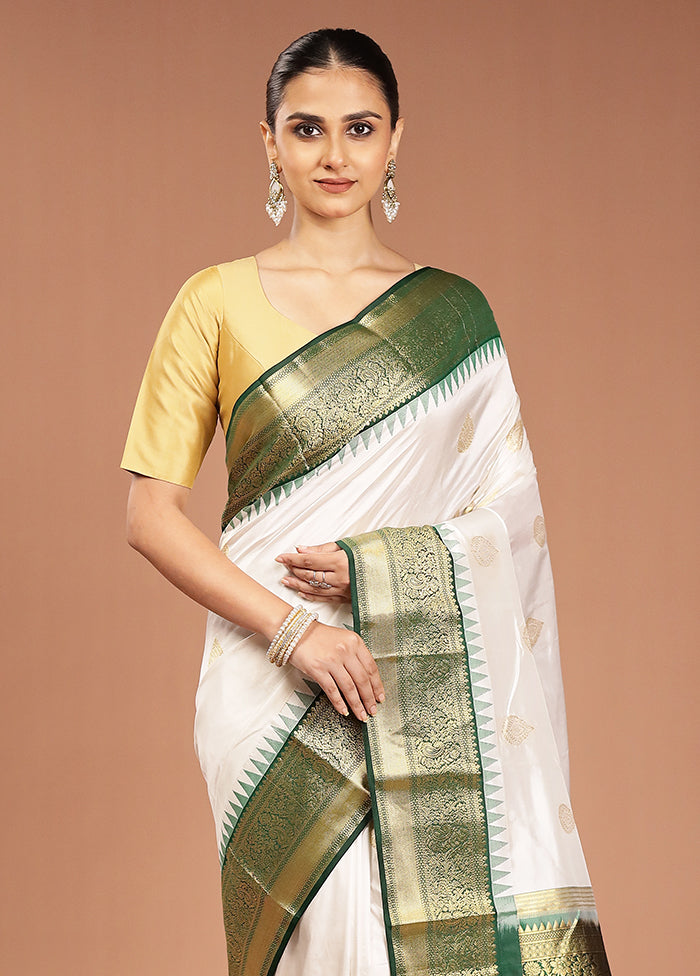 White Handloom Kanchipuram Pure Silk Saree With Blouse Piece