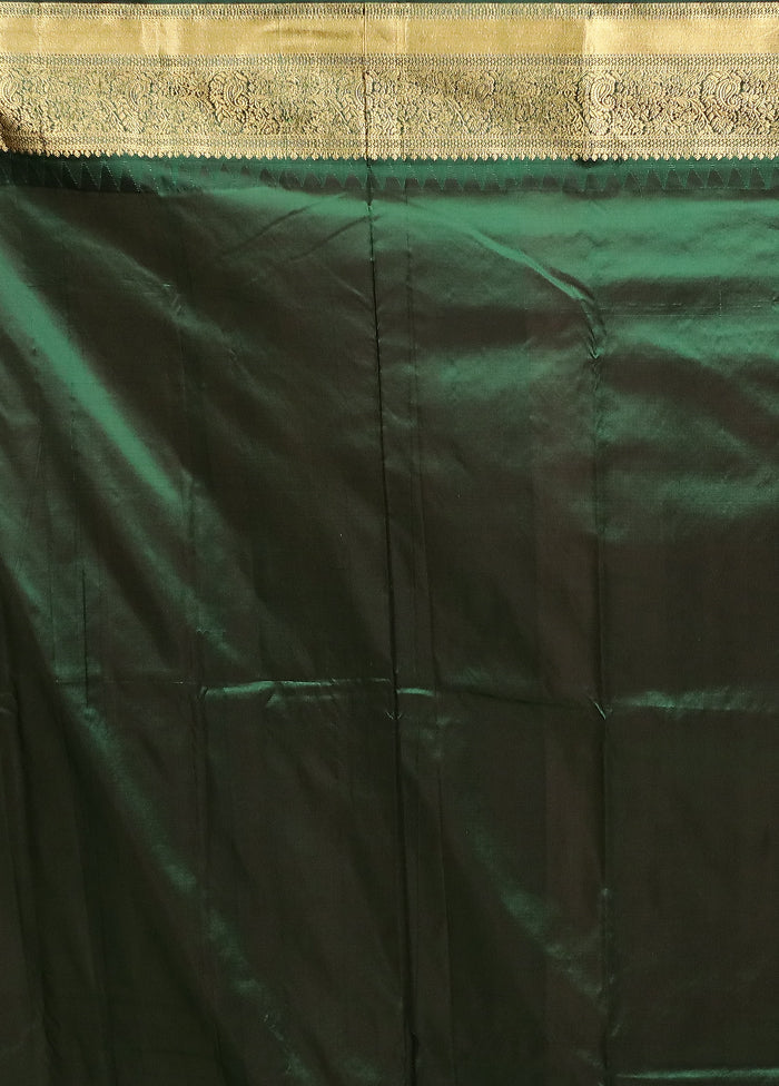 White Handloom Kanchipuram Pure Silk Saree With Blouse Piece