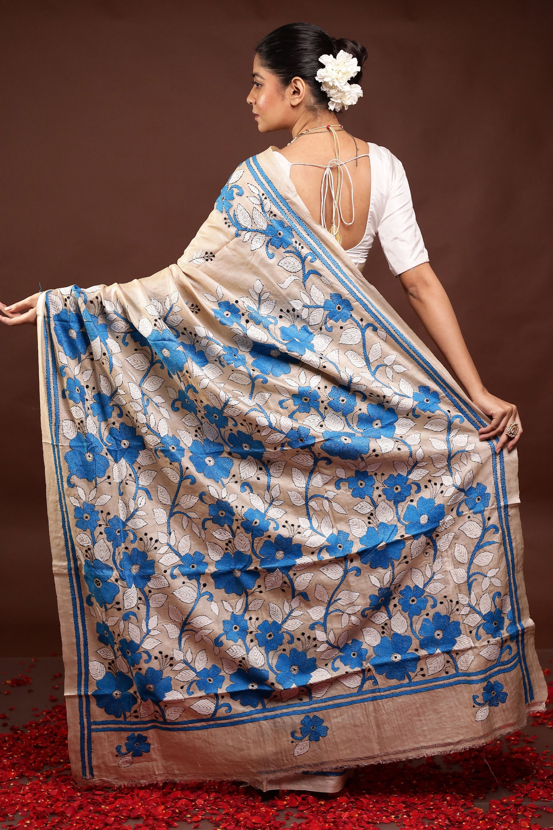 Cream Handloom Kantha Stitch Pure Silk Saree With Blouse Piece