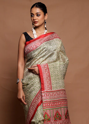 Cream Printed Pure Silk Saree Without Blouse Piece