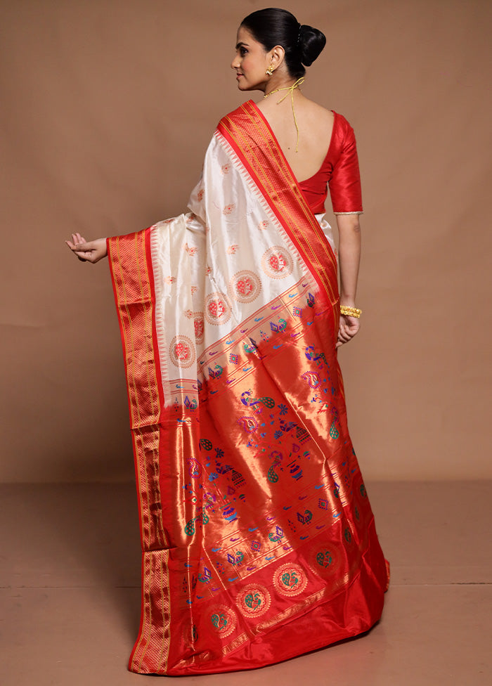 White Handloom Kanchipuram Pure Silk Saree With Blouse Piece