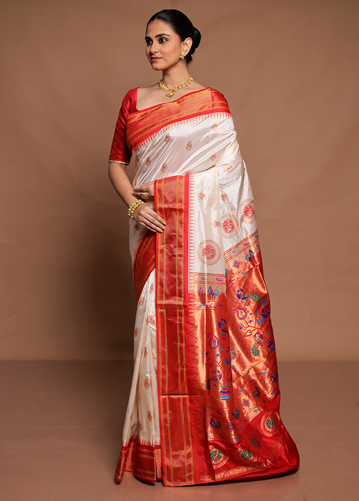 White Handloom Kanchipuram Pure Silk Saree With Blouse Piece