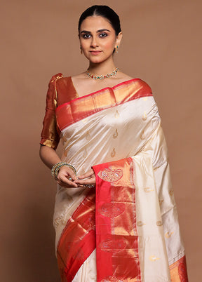 Cream Handloom Kanchipuram Pure Silk Saree With Blouse Piece