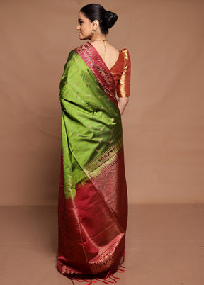 Green Dupion Silk Saree With Blouse Piece