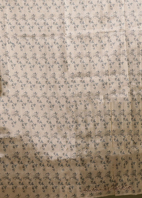 Cream Printed Pure Silk Saree With Blouse Piece