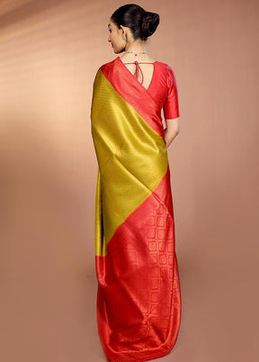 Green Dupion Silk Saree With Blouse Piece