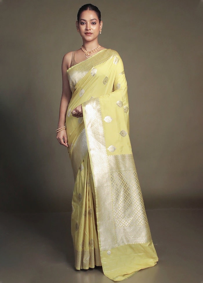 Green Uppada Silk Saree With Blouse Piece