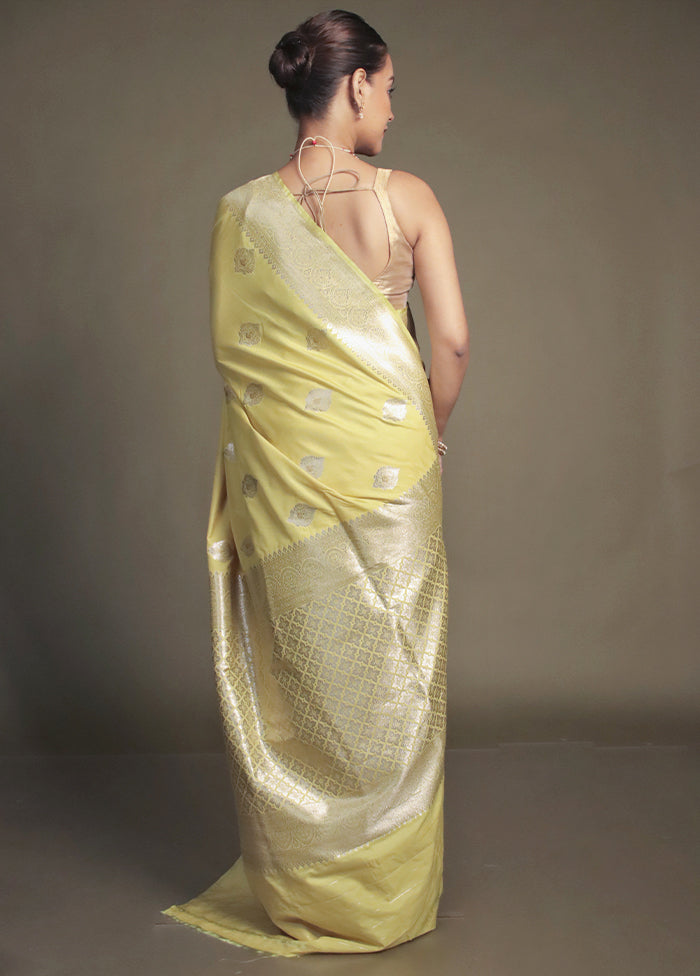Green Uppada Silk Saree With Blouse Piece