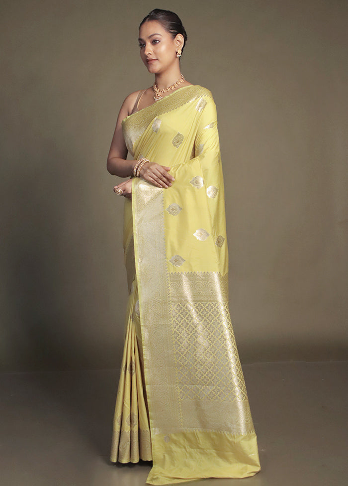 Green Uppada Silk Saree With Blouse Piece