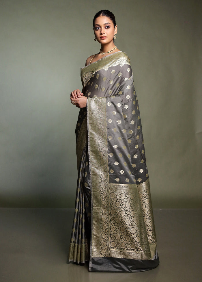 Grey Uppada Silk Saree With Blouse Piece